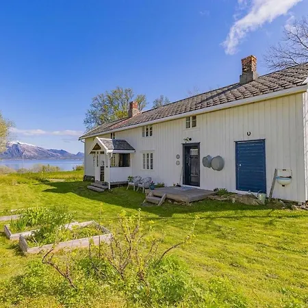 Historic Northern Norway House In Steigen *
