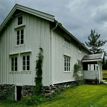 Feriehus Historic Northern Norway House In Steigen