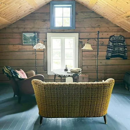 Holiday home Historic Northern Norway House In Steigen Leines