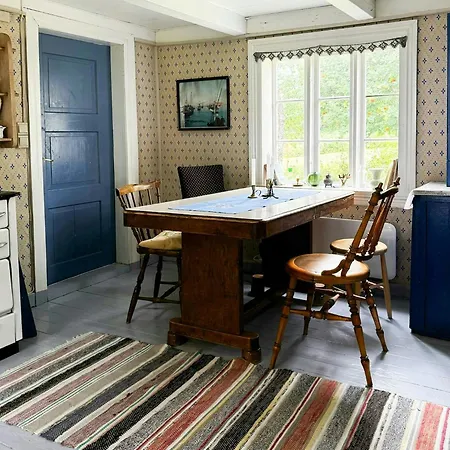 Holiday home Historic Northern Norway House In Steigen