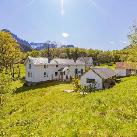 Historic Northern Norway House In Steigen Leines