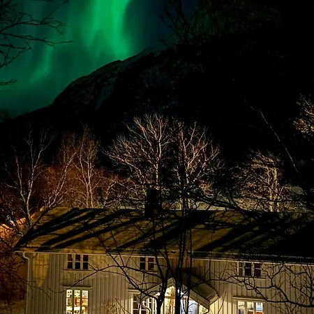 Holiday home Historic Northern Norway House In Steigen Leines